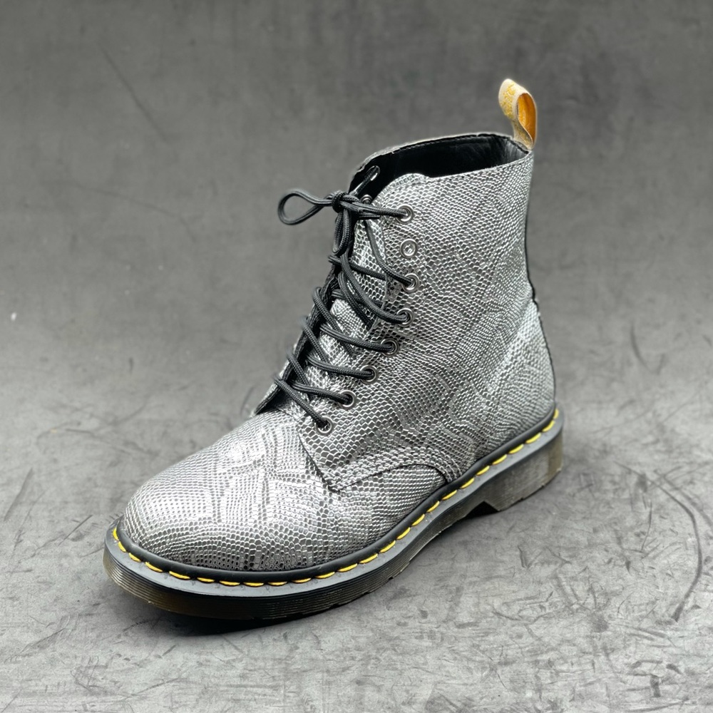 DR MARTENS shoes